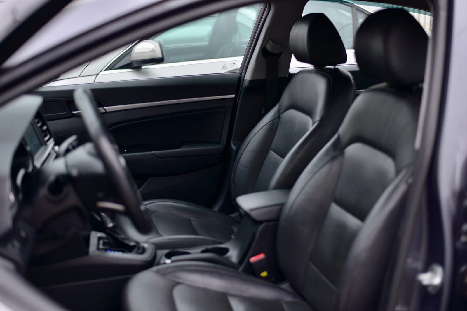HYUNDAI ELANTRA фото 2