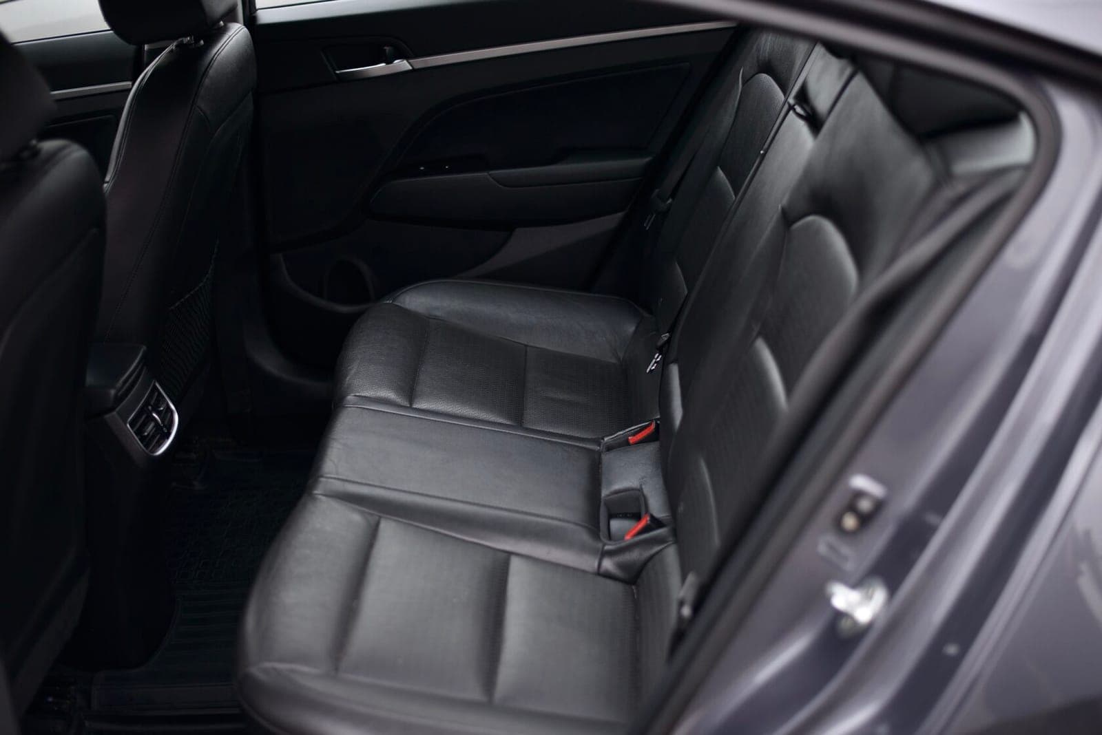 HYUNDAI ELANTRA фото 4