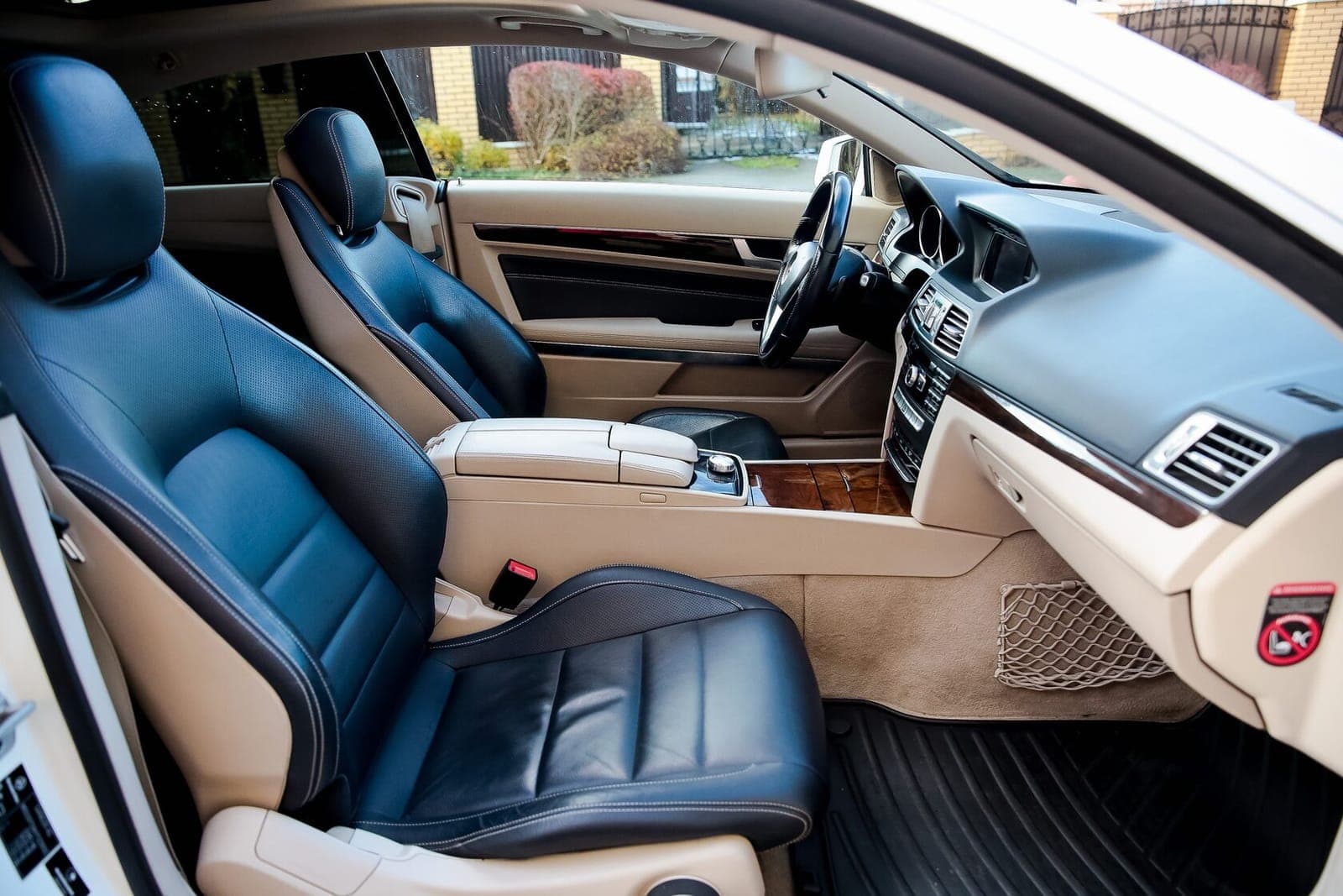 Mercedes-Benz E-Class фото 12