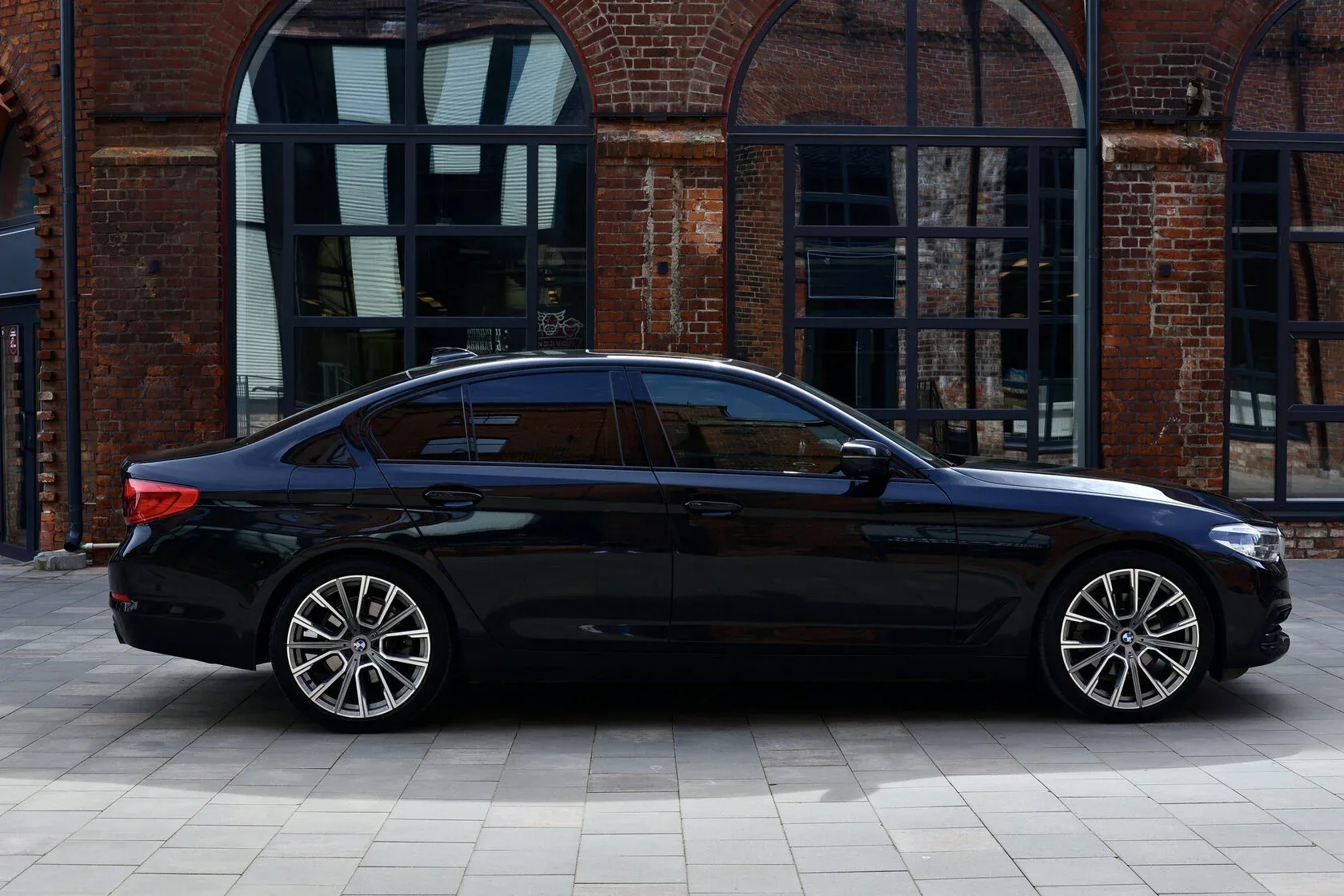 BMW 5 Series G30 фото 3