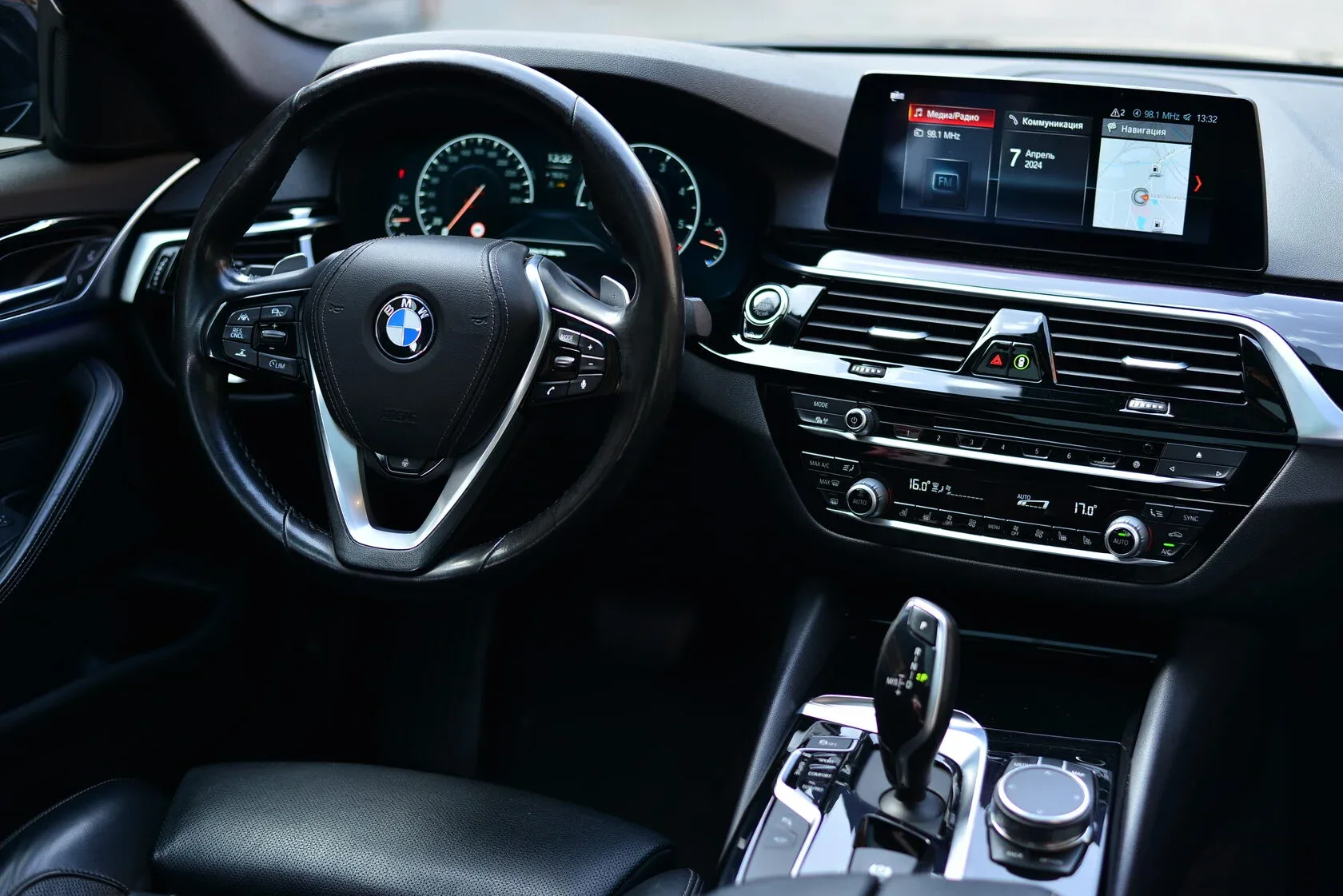 BMW 5 Series G30 фото 13
