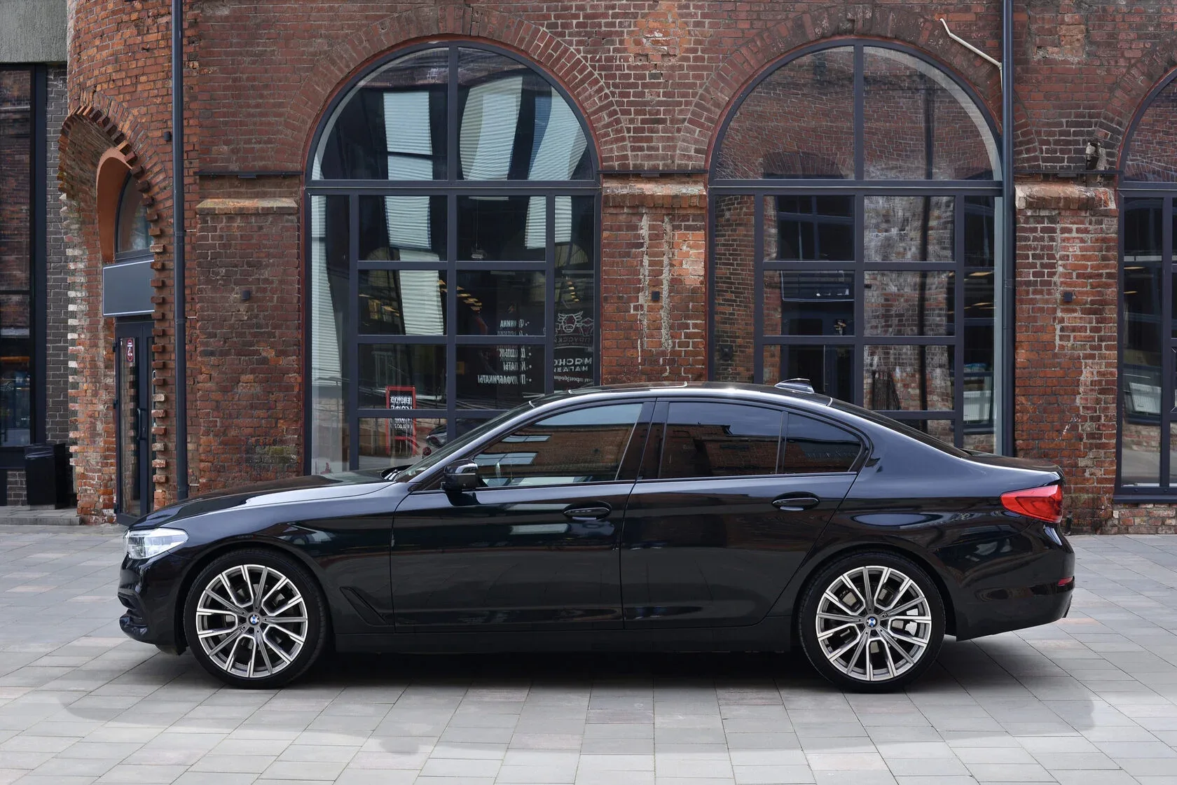 BMW 5 Series G30 фото 9