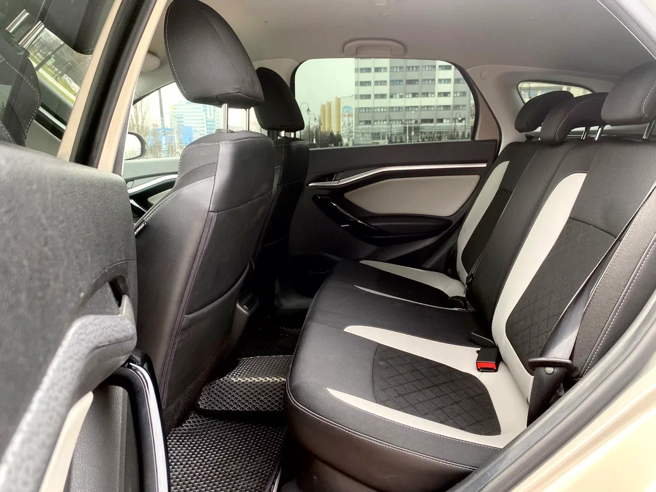 Lada Vesta Cross фото 7